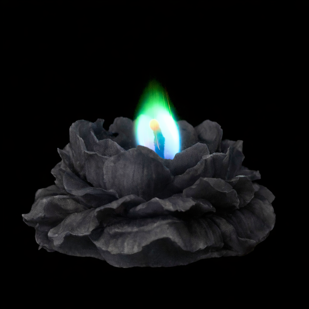 Schwarze Rose – eine Kerze mit farbiger Flamme